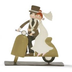 Brautpaar auf Vespa