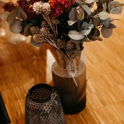 Blumen, Zweige und Kränze